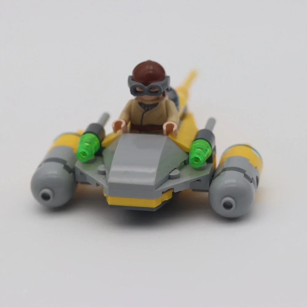 LEGO Star Wars Naboo Starfighter Anakin Skywalker Minifigure & Igloo Build - Picture 3 of 12
